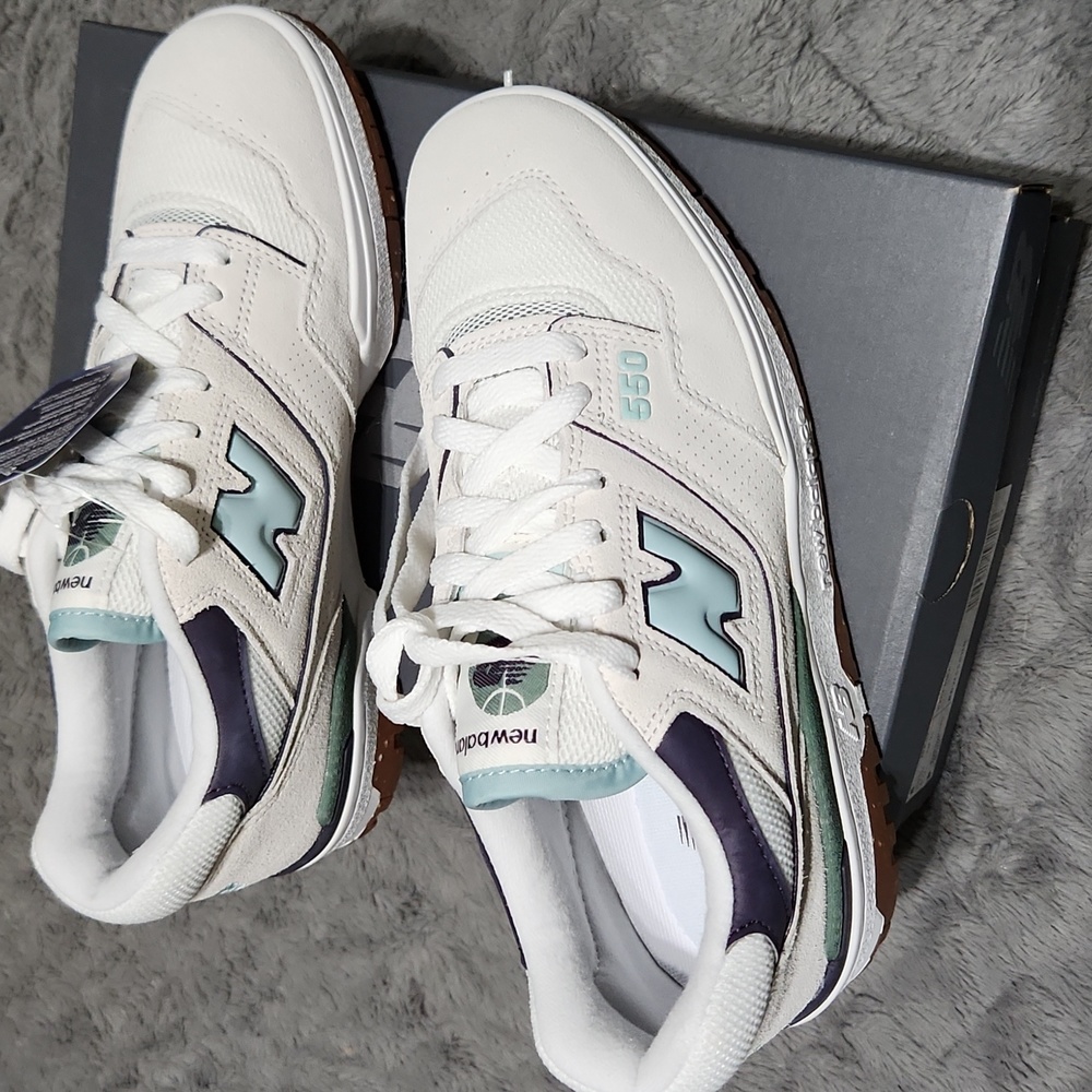 Athletic shoes